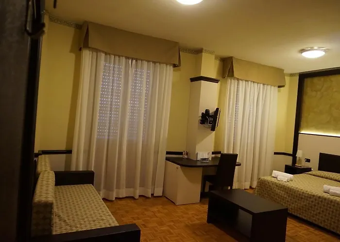 阿索托丽亚酒店 菲登扎