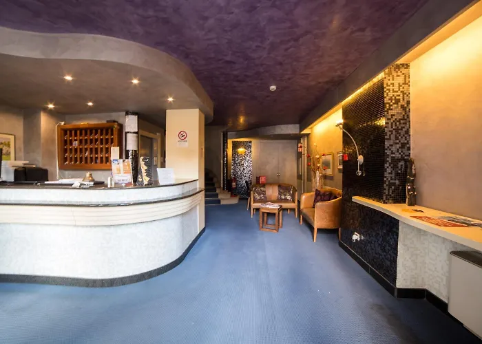 阿索托丽亚酒店 3* 菲登扎